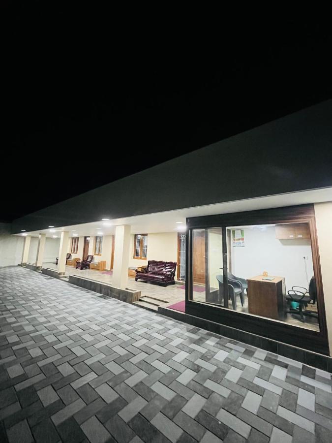 The Tendoinn Pollāchi Exteriör bild